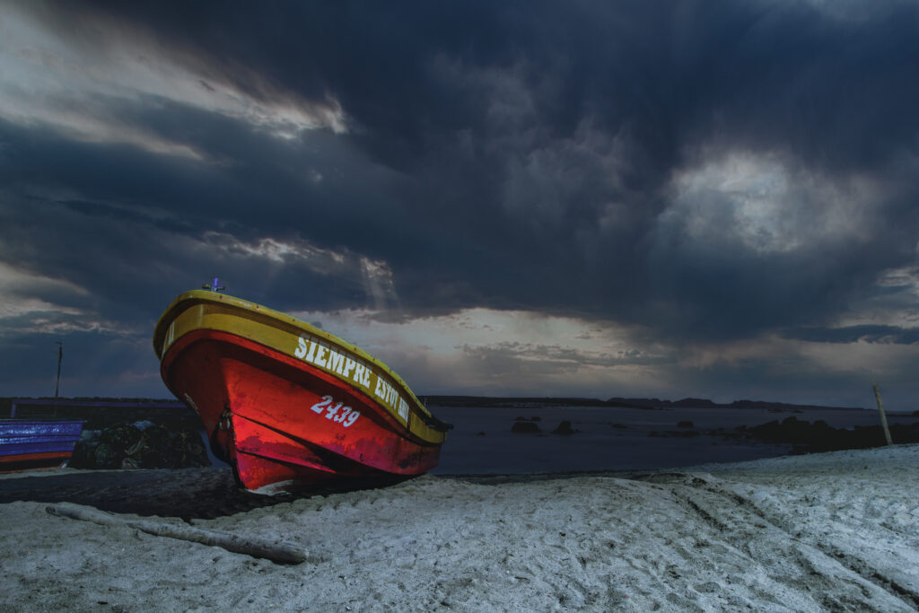 Embarcación y cielo del litoral