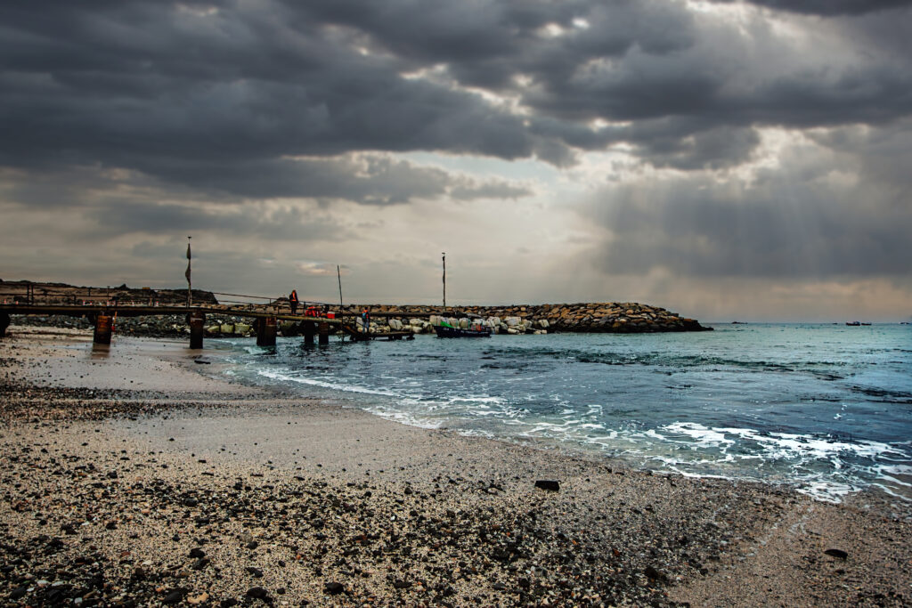 Costa de Punta de Choros bajo un cielo nublado