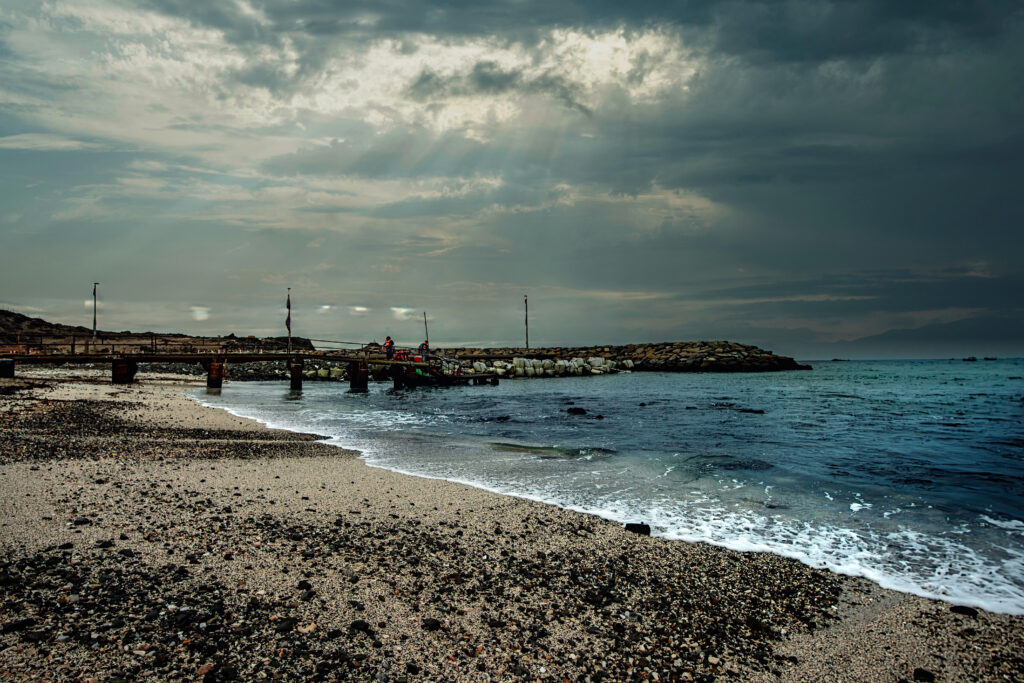 Vista de la playa y el muelle de Punta de Choros